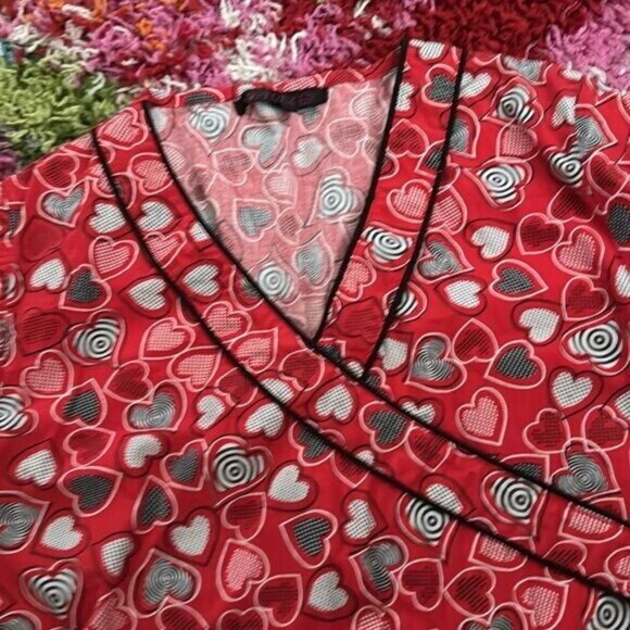 Womens Red Heart Print Scrub Top With V-Neck & Pockets By Flex Size M - Picture 2 of 6